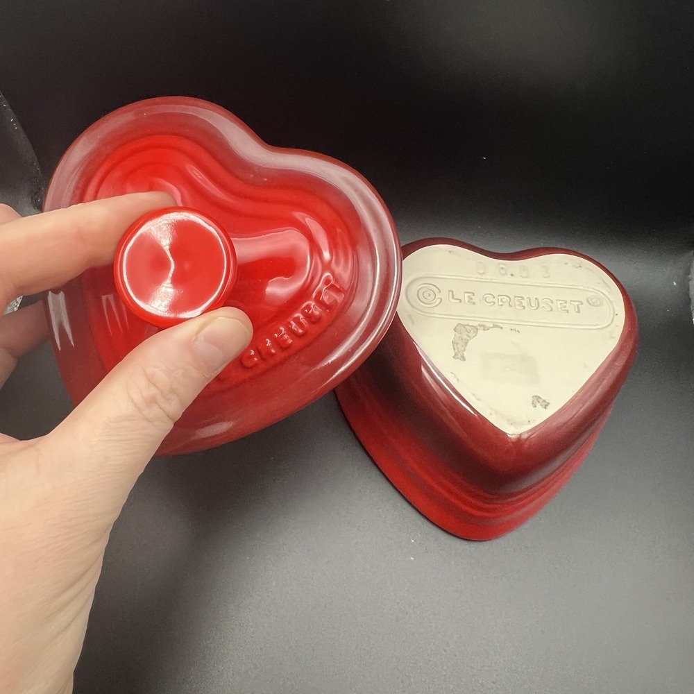 Le Creuset Ombre Red Heart Shape Miniature Covered Ramekin Stoneware Cocotte - Picture 6 of 12